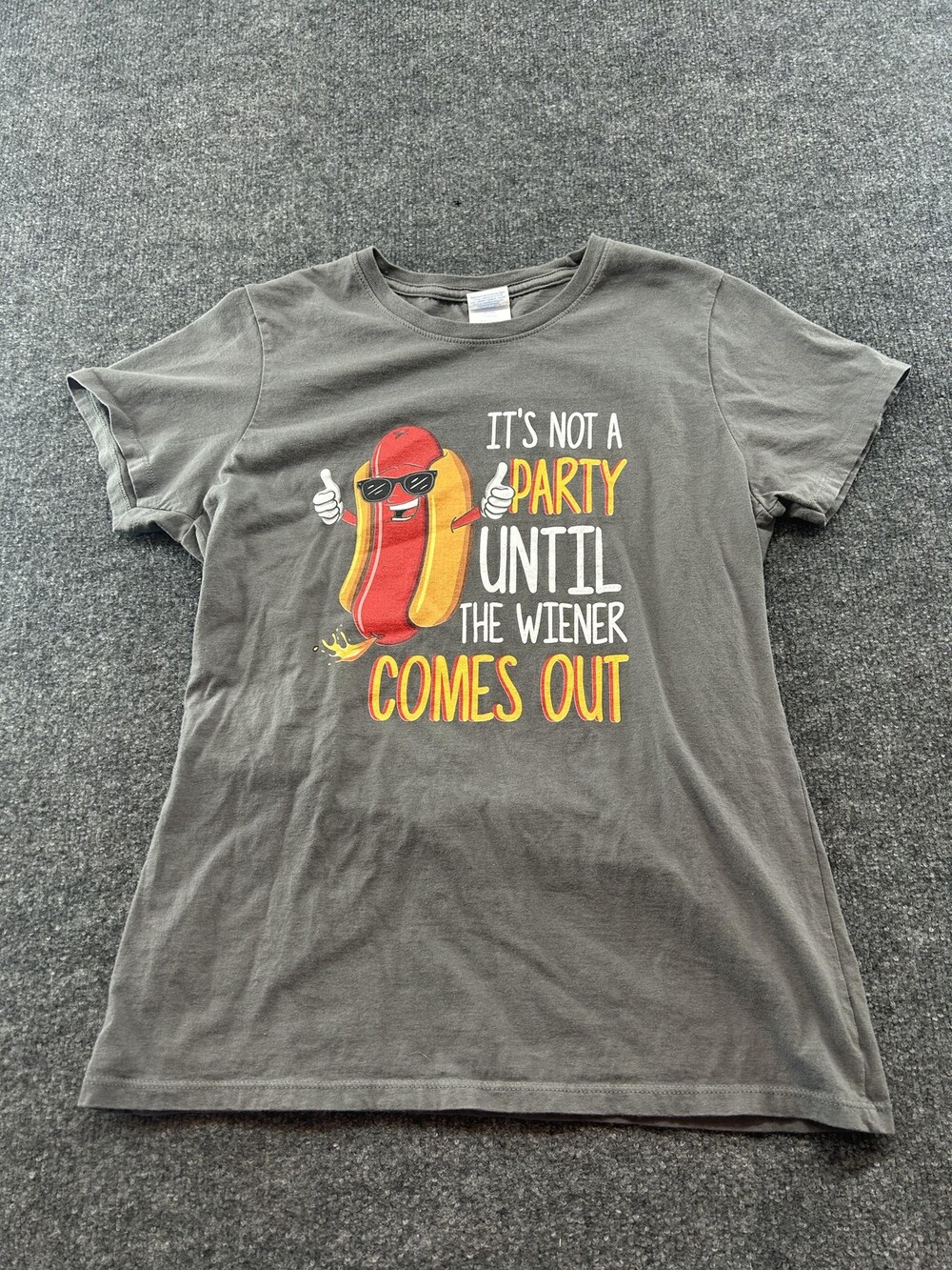Funny Hot Dog Party Shirt Womens Gray Wiener Comes Out Graphic Humor Novelty Tee